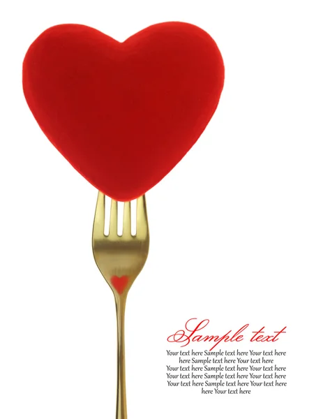 Corazón rojo sobre tenedor aislado sobre fondo blanco — Foto de Stock