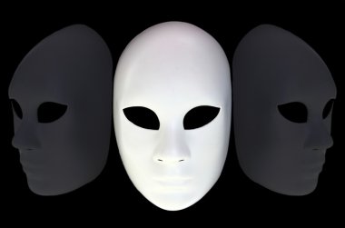 siyah arka planda yansıma ile beyaz maske