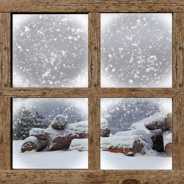Zima na zewnątrz widok ze kupie Drewno kominkowe z okna drewniane — Zdjęcie stockowe