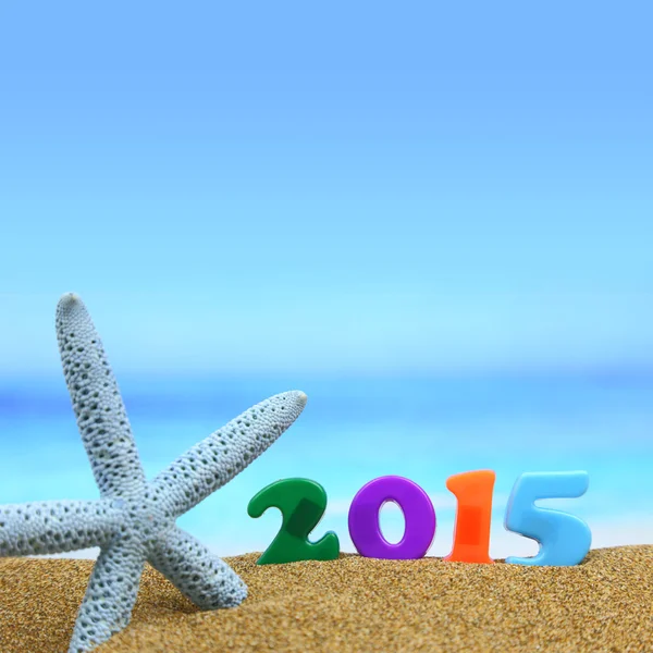 Ano novo multicolorido 2015 na praia — Fotografia de Stock