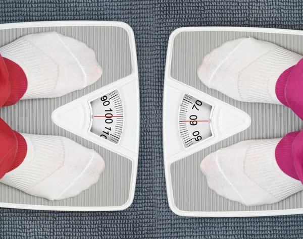 Females feet on bathroom scales — Stock Photo, Image