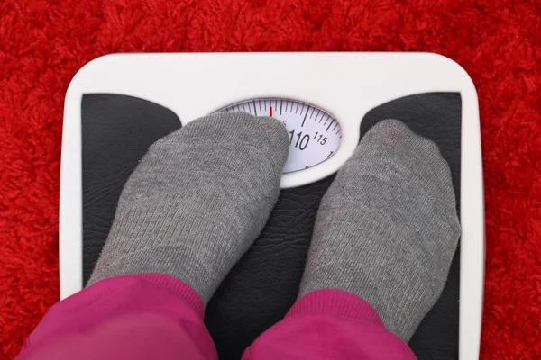 Female feet on bathroom scale — Stock Photo, Image