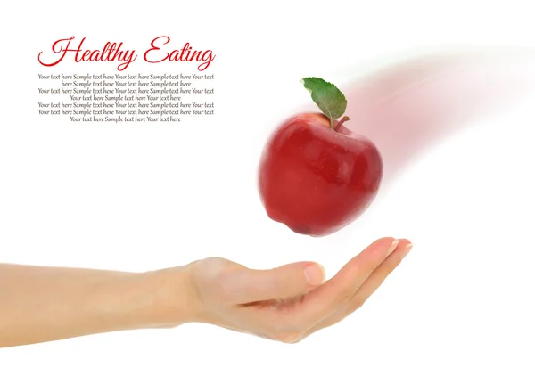 El ile üzerine beyaz izole taze kırmızı elma — Stok fotoğraf