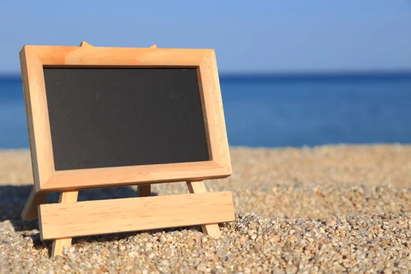 Blank blackboard on the beach — Stock Photo, Image