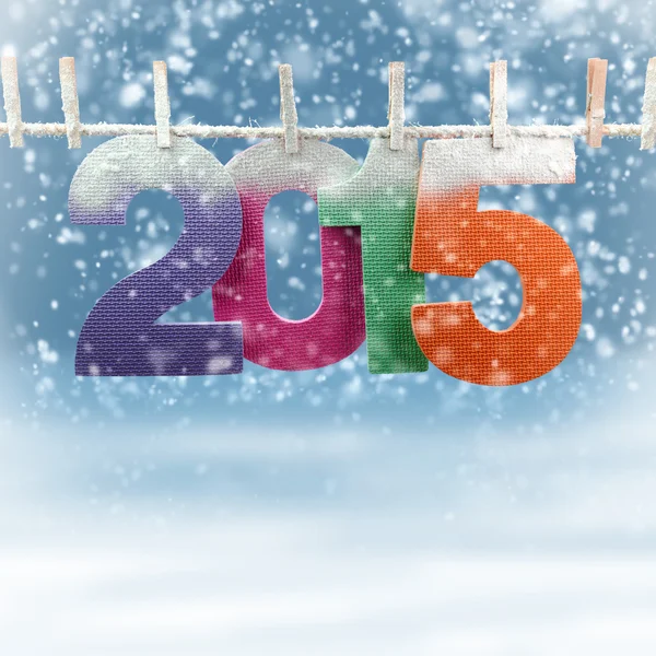 Nummer 2015 opknoping op een waslijn op een winterse achtergrond — Stockfoto