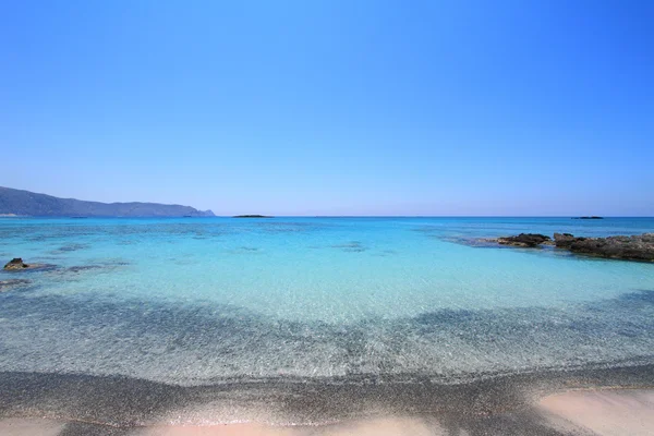 Praia de areia com águas cristalinas Elafonisi Creta — Fotografia de Stock