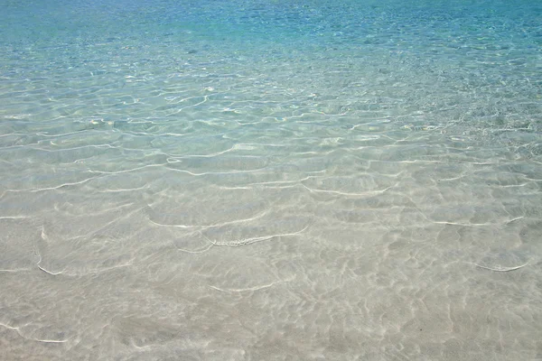 Klares türkis transparentes Wasser Hintergrund — Stockfoto