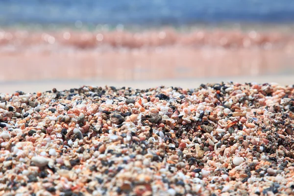 Playa de arena rosa y aguas cristalinas de primer plano —  Fotos de Stock