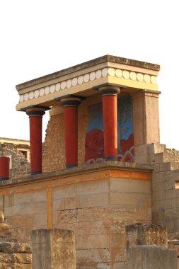 Knossos Sarayı arkeolojik crete Yunanistan üzerinde beyaz izole.