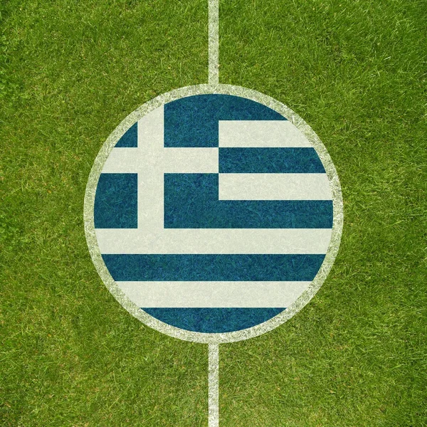 Terrain de football gros plan avec drapeau grec en cercle — Photo
