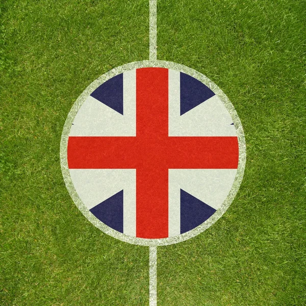 Piłka nożna pole centrum zbliżenie z flagi brytyjskiej w koło — Zdjęcie stockowe