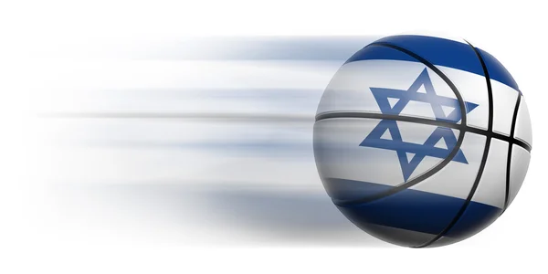 Баскетбольный мяч с флагом Израиля в движении изолирован — стоковое фото