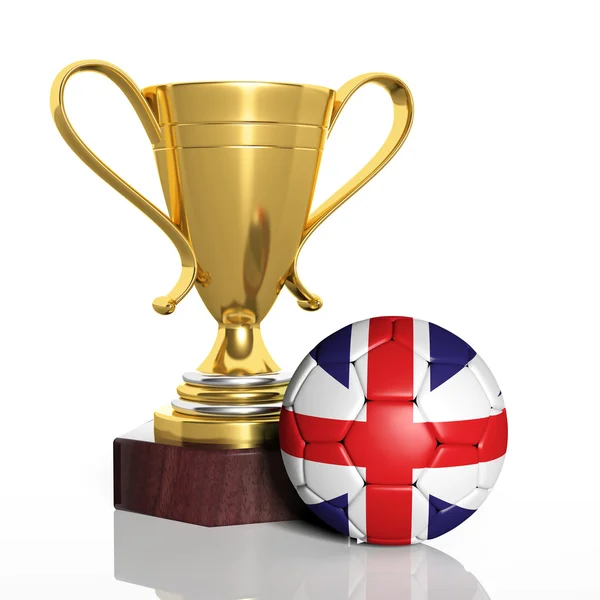 Złoty Puchar i piłka z Flaga Wielkiej Brytanii na białym tle — Zdjęcie stockowe