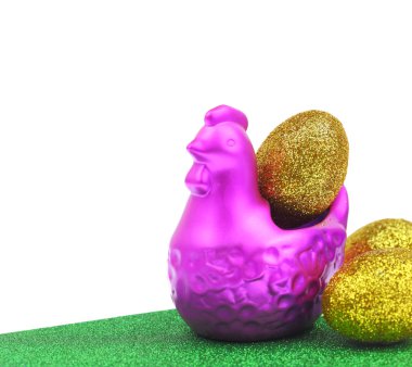 altın yumurta Paskalya dekorasyonu ile boşluk ile tavuk