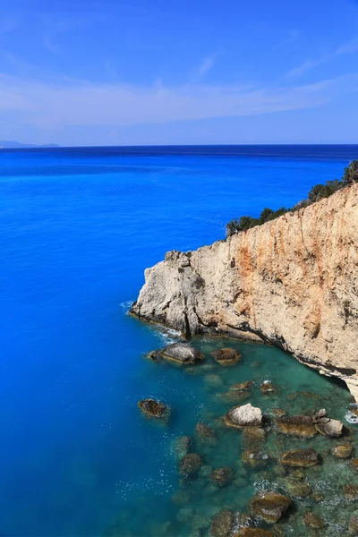 Cliff blue sea and horizon Lefkada Greece — Stock Photo, Image