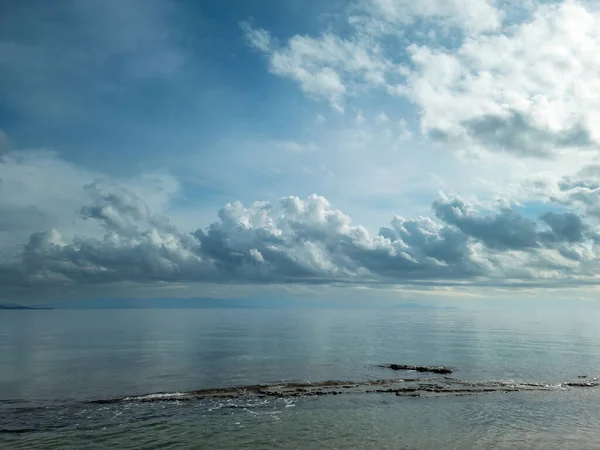 Blue Sea Waters Blue Sky Clouds Horizo — Stock Photo, Image