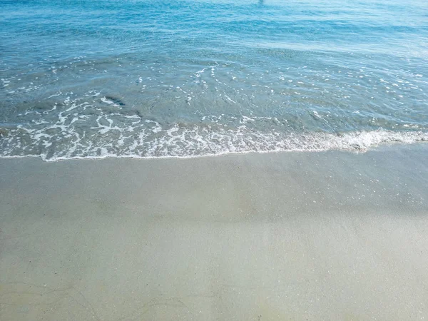 Woda Morska Mokrym Piasku Pusta Piaszczysta Plaża Destynacja Grecka Wyspa — Zdjęcie stockowe