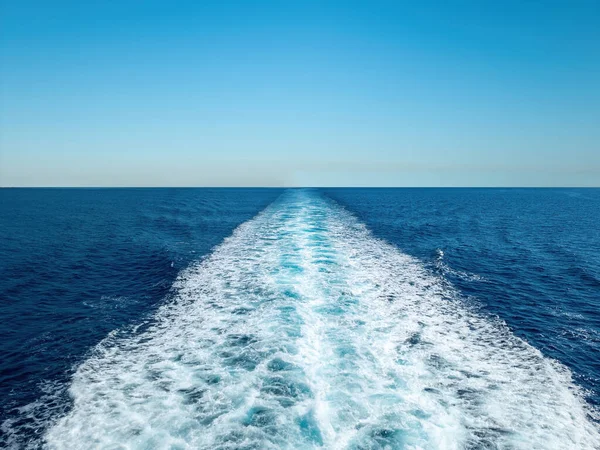 Gemi Deniz Suyu Arka Planında Uyandı Doku Engin Ege Denizi — Stok fotoğraf