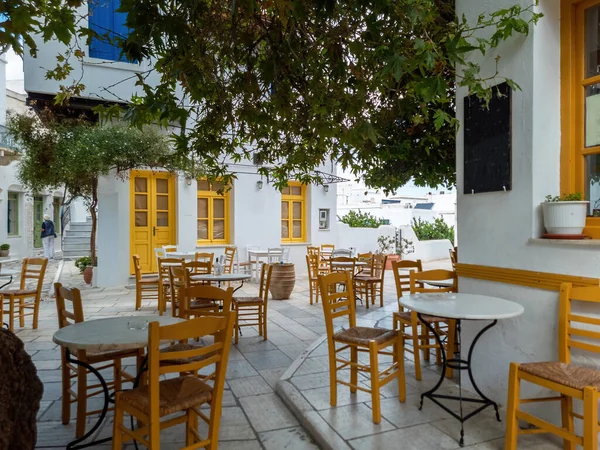 Grekiska Utomhus Taverna Restaurang Tinos Pyrgos Byn Cyklader Grekland Bord — Stockfoto