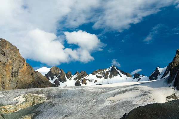 De grote ala-archa gletsjer in kyrgyztan bergen — Stockfoto