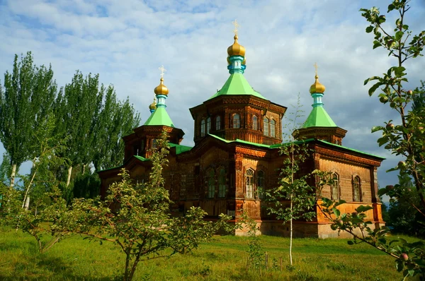 Die heilige Dreifaltigkeitskathedrale in Karakol — Stockfoto