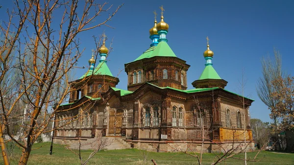 De kathedraal van de heilige drie-eenheid in karakol — Stockfoto