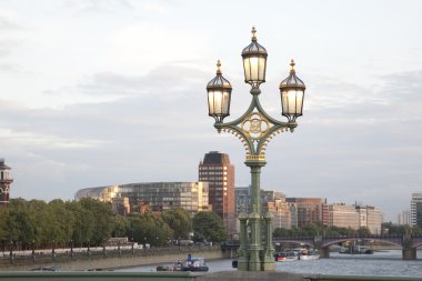 Westminster Bridge sokak lâmbası direği; Londra