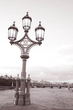 Westminster Bridge sokak lâmbası direği; Londra
