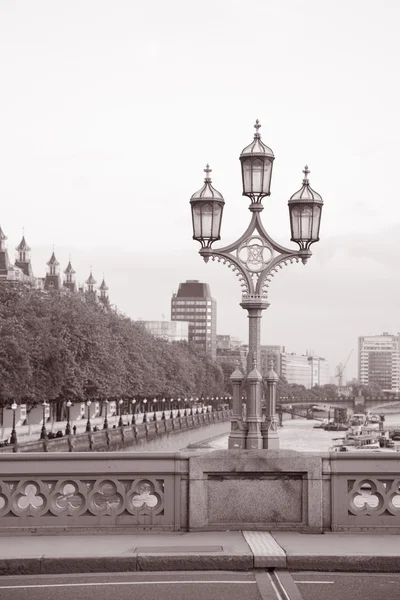 Вестмінстерський міст ліхтарний стовп; Лондон — стокове фото