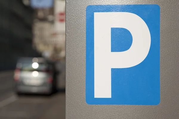 Sinal de estacionamento azul — Fotografia de Stock