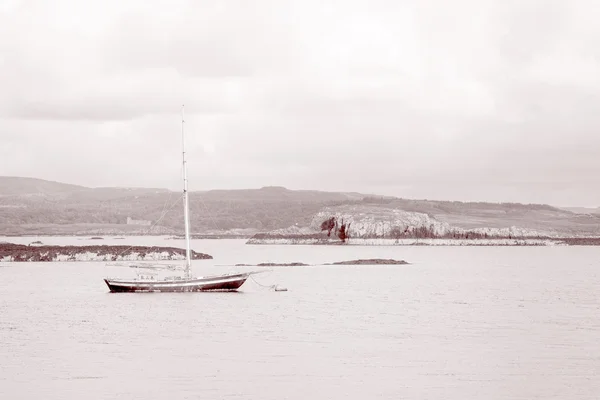 スカイ島沖のボートします。 — ストック写真