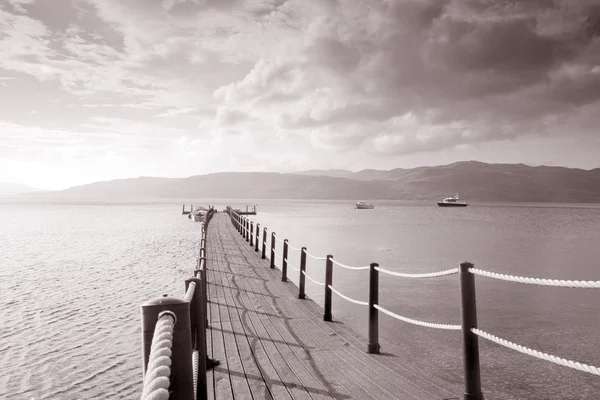 Pier ve Skotsku v černé a bílé — Stock fotografie