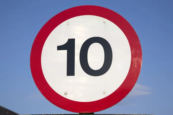 Десять знаков ограничения скорости — стоковое фото