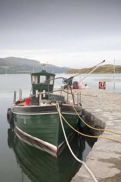 Barco en Puerto por muelle, Isla de Skye — Foto de Stock