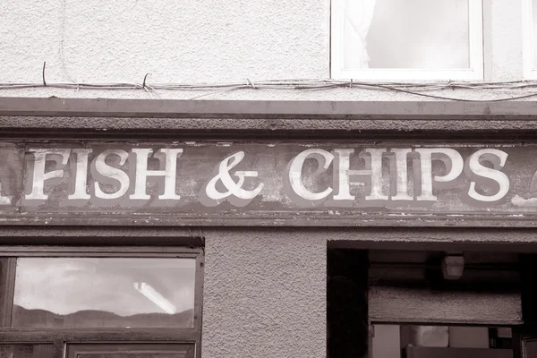 Fish and chips logga i svart och vitt — Stockfoto