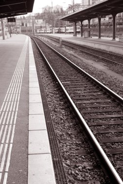 Demiryolu Platformu ve parça