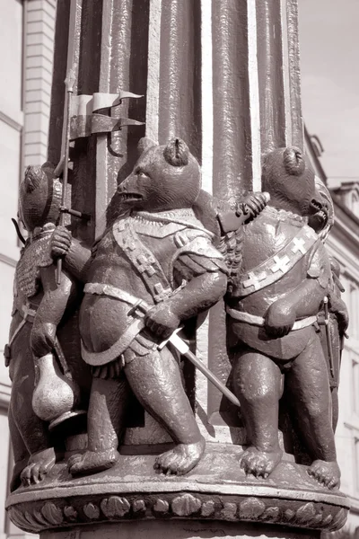 Gieng 16. yüzyılda, bern çeşmenin ünlü ogre — Stok fotoğraf