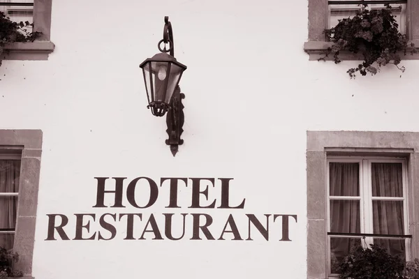 Signo de hotel y restaurante — Foto de Stock