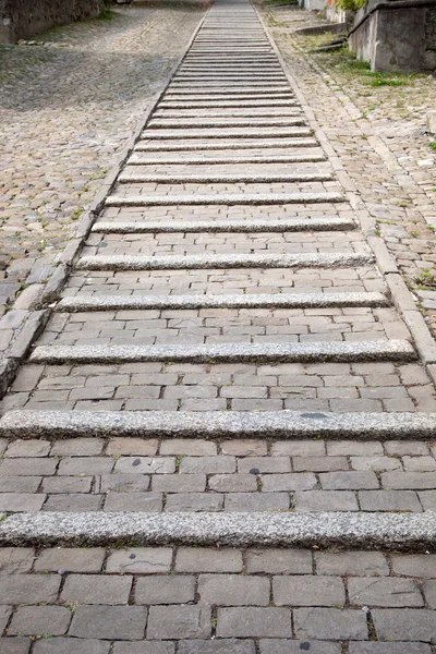 Brukowanych kamienne schody — Zdjęcie stockowe