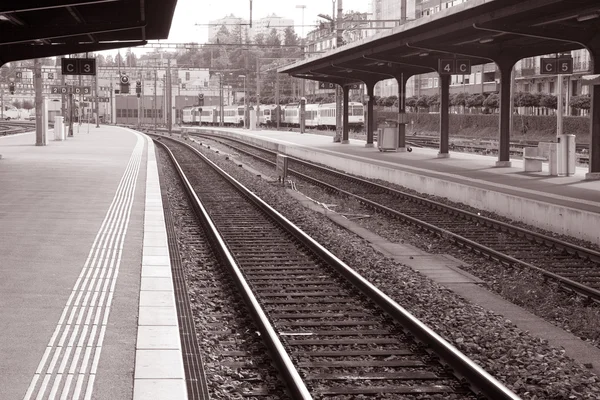 Σιδηροδρομικό σταθμό πλατφόρμα — Φωτογραφία Αρχείου