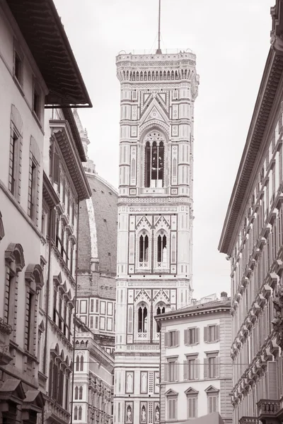 Klokkentoren van de duomo kathedraal kerk, florence — Stockfoto