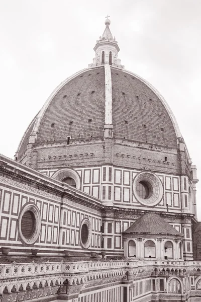 ドゥオーモ大聖堂教会のドームは、フィレンツェ — ストック写真