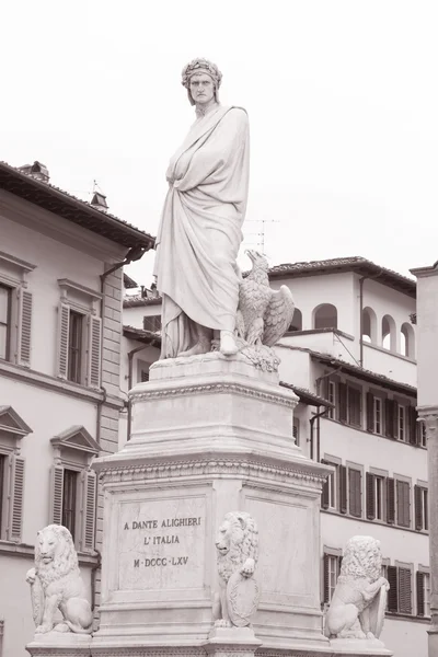 Estatua de Dante en Florencia, Italia — Foto de Stock