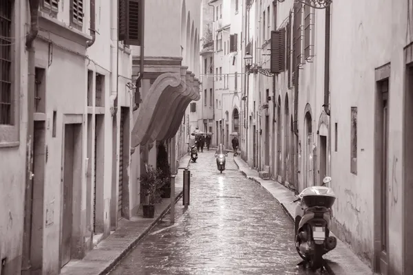 Pioggia in Via Firenze, Italia — Foto Stock