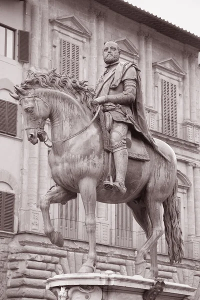 Cosimo ik de medici ruiterstandbeeld door giambologna, florence — Stockfoto