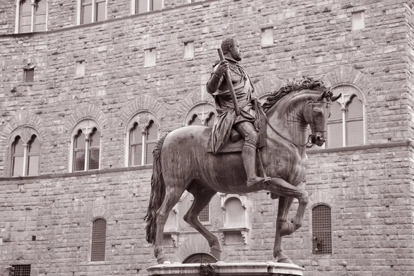 Cosimo azt de Medici lovas szobra a Giovanni da Bologna, Florence — Stock Fotó