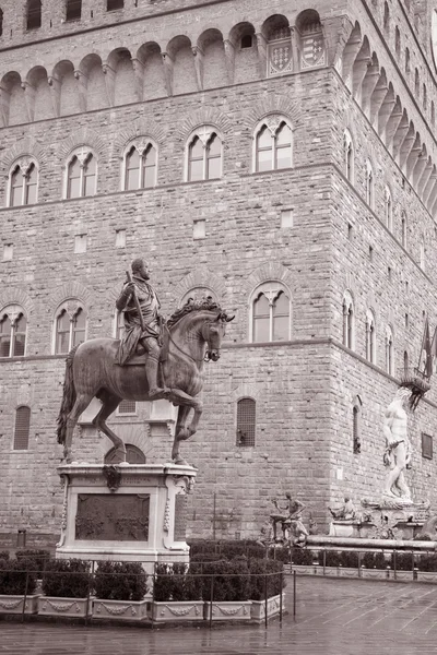 Cosimo ik de medici ruiterstandbeeld door giambologna, florence — Stockfoto