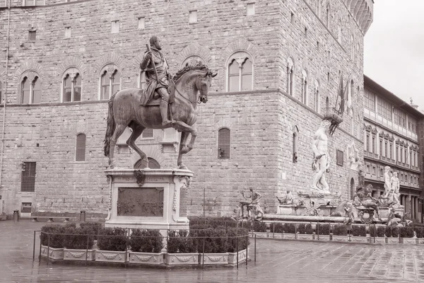 Statua equestre Cosimo I de Medici di Giambologna e Nettuno — Foto Stock