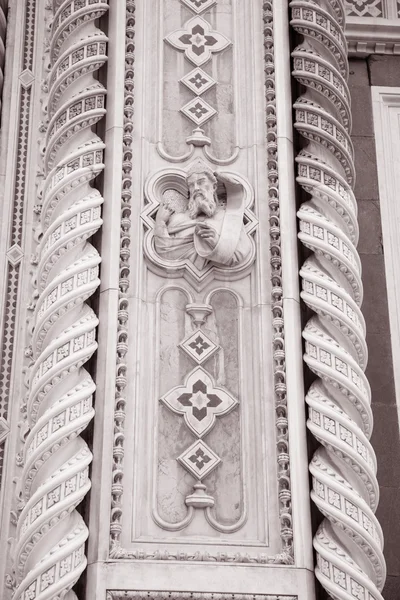 Dettaglio sulla facciata Duomo di Doumo, Firenze — Foto Stock