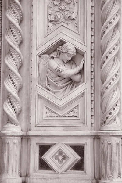 Detalhe da Fachada Catedral de Doumo Igreja, Florença — Fotografia de Stock